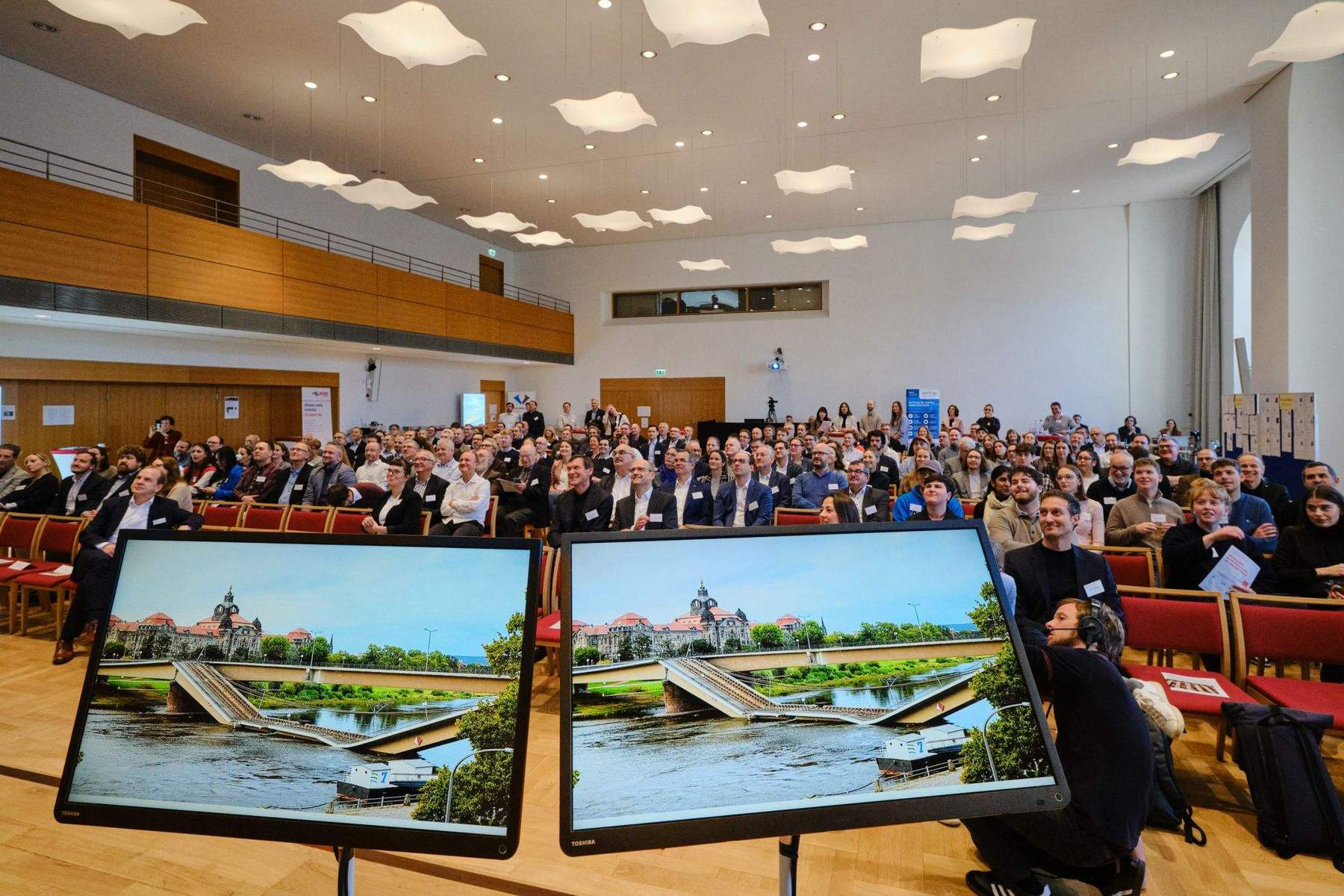Hörsaal beim Vortrag von Helene und Daniel